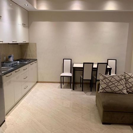 Apartment Three Bedroom In Saburtalo Tbiliszi Kültér fotó